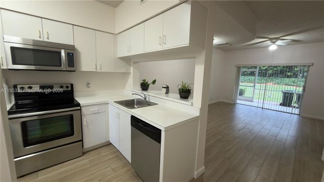 16727 Hemingway Dr, Weston, FL 33326