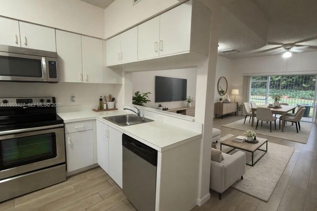 16727 Hemingway Dr, Weston, FL 33326