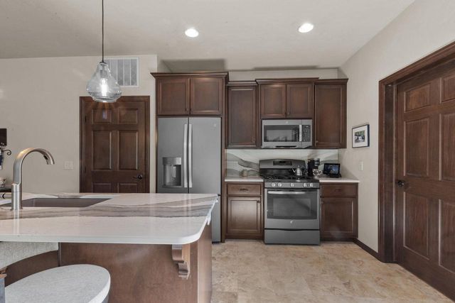 1074 W WILLIS WAY, Appleton, WI 54913