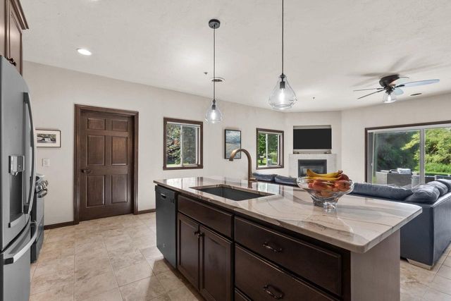1074 W WILLIS WAY, Appleton, WI 54913