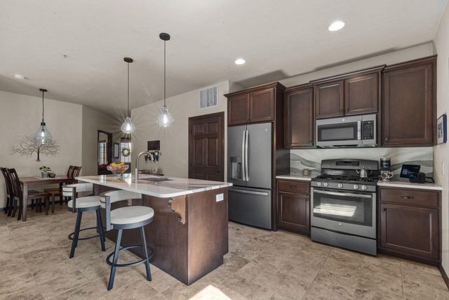 1074 W WILLIS WAY, Appleton, WI 54913
