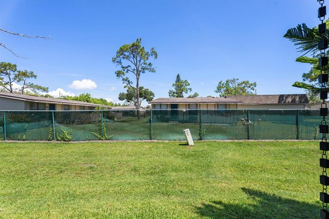 1201 SE Parkview Place G4, Stuart, FL 34994