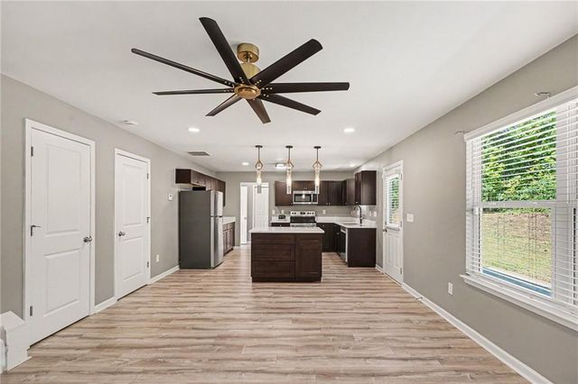 1128 Oak Hollow Lane, Hampton, GA 30228