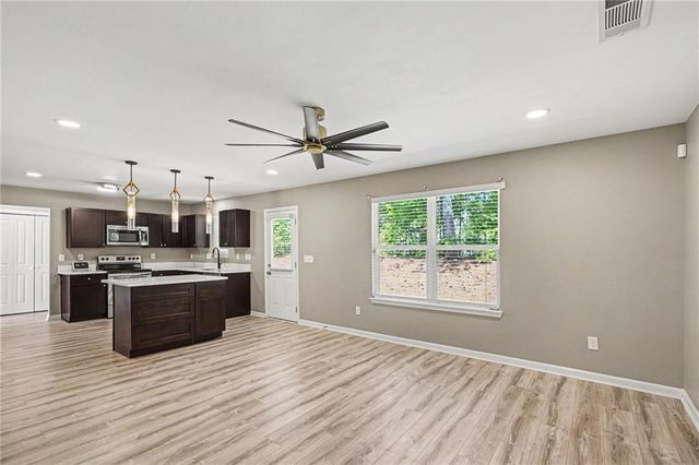 1128 Oak Hollow Lane, Hampton, GA 30228