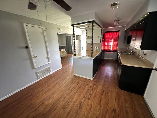 717 Circle Way, Alvin, TX 77511