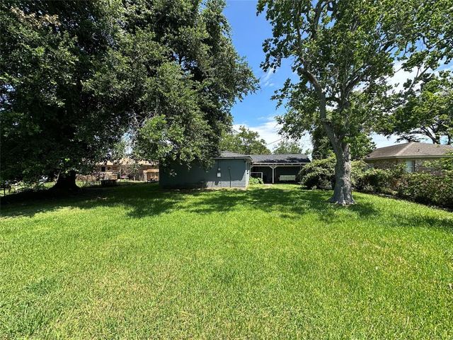 717 Circle Way, Alvin, TX 77511