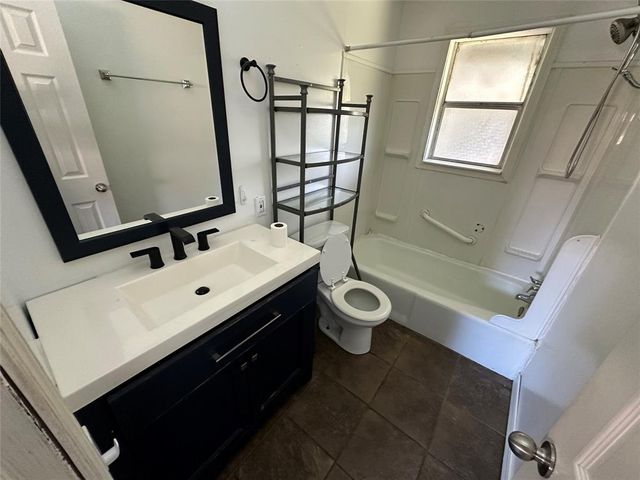 717 Circle Way, Alvin, TX 77511