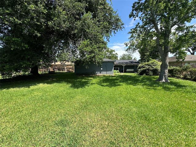 717 Circle Way, Alvin, TX 77511