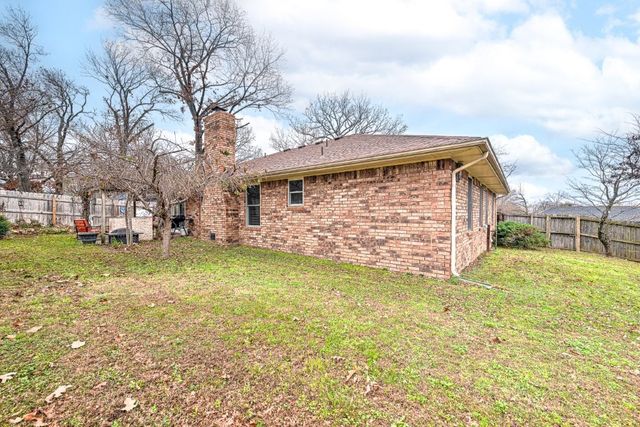1328 Quail Run Circle, Bentonville, AR 72712
