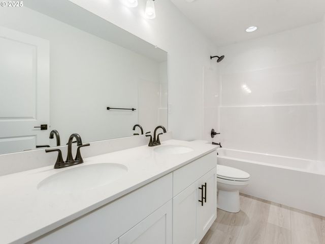 2063 Ne CURRIN CREEK Dr, Estacada, OR 97023