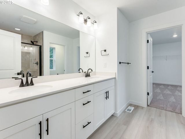 2063 Ne CURRIN CREEK Dr, Estacada, OR 97023