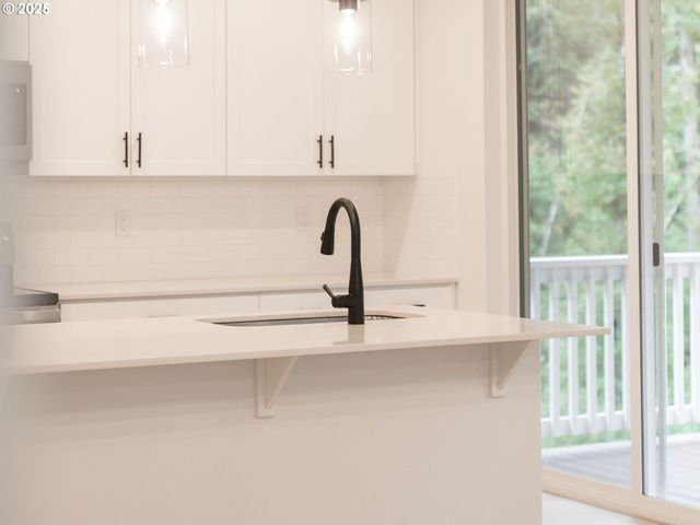 2063 Ne CURRIN CREEK Dr, Estacada, OR 97023