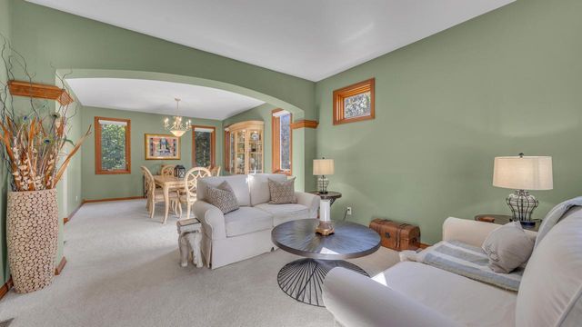 392 Ledgewood DRIVE, Fond Du Lac, WI 54937