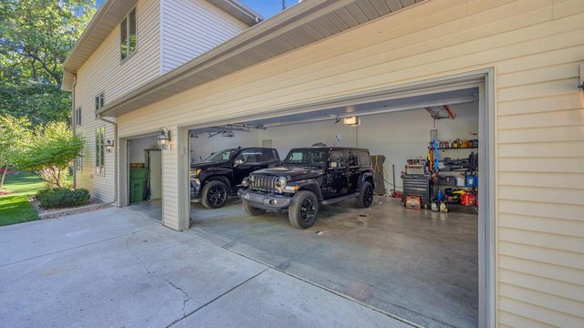 392 Ledgewood DRIVE, Fond Du Lac, WI 54937