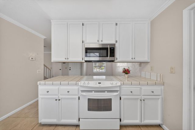 3829 Olivebranch Ln, Carmichael, CA 95608