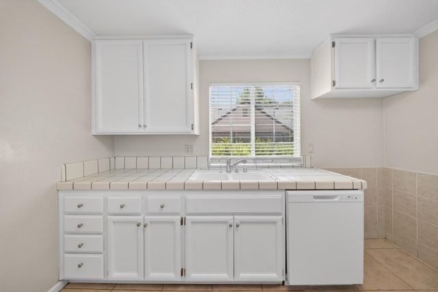3829 Olivebranch Ln, Carmichael, CA 95608