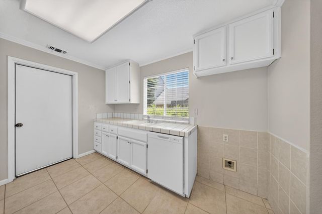 3829 Olivebranch Ln, Carmichael, CA 95608