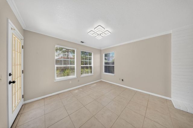 3829 Olivebranch Ln, Carmichael, CA 95608