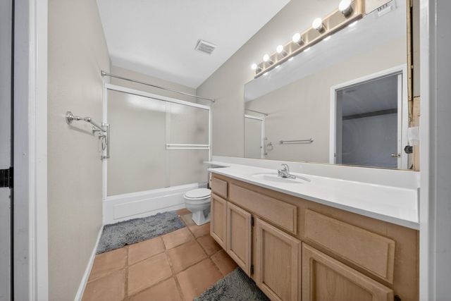 3829 Olivebranch Ln, Carmichael, CA 95608