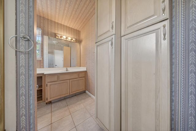 3829 Olivebranch Ln, Carmichael, CA 95608
