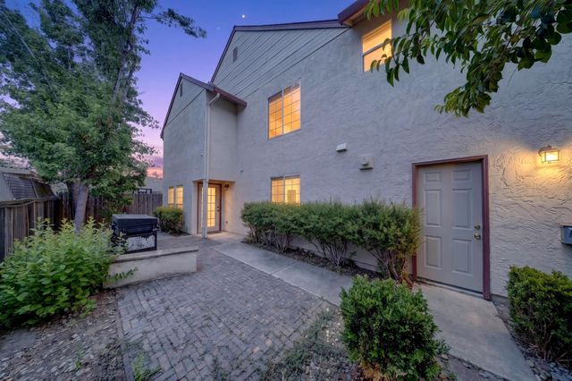 3829 Olivebranch Ln, Carmichael, CA 95608