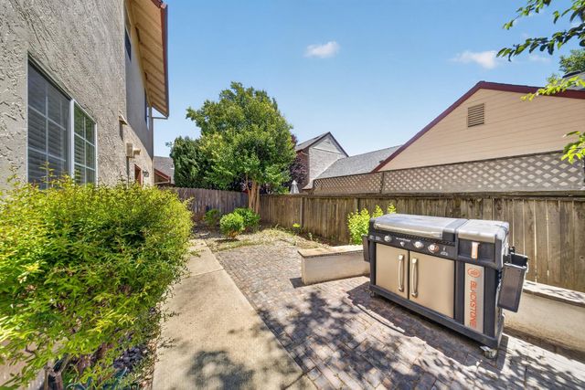 3829 Olivebranch Ln, Carmichael, CA 95608