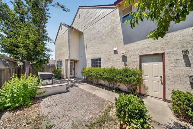 3829 Olivebranch Ln, Carmichael, CA 95608