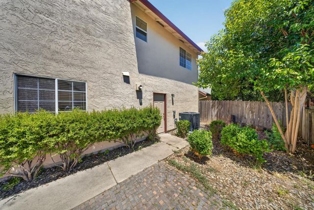 3829 Olivebranch Ln, Carmichael, CA 95608
