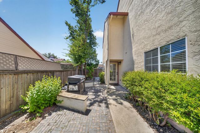 3829 Olivebranch Ln, Carmichael, CA 95608