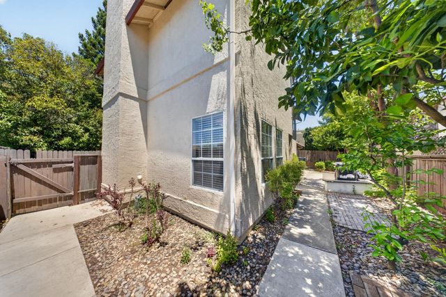 3829 Olivebranch Ln, Carmichael, CA 95608