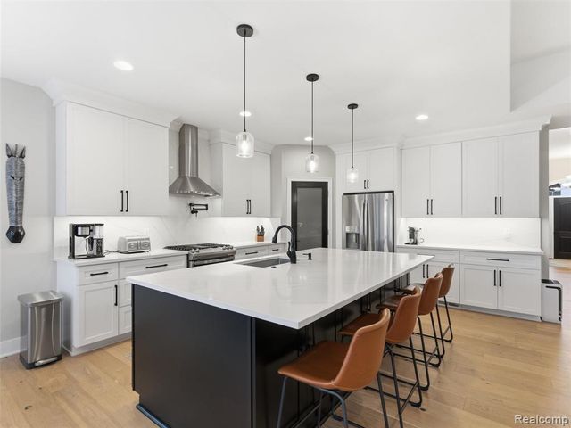 52853 Crimson Drive, Macomb, MI 48042