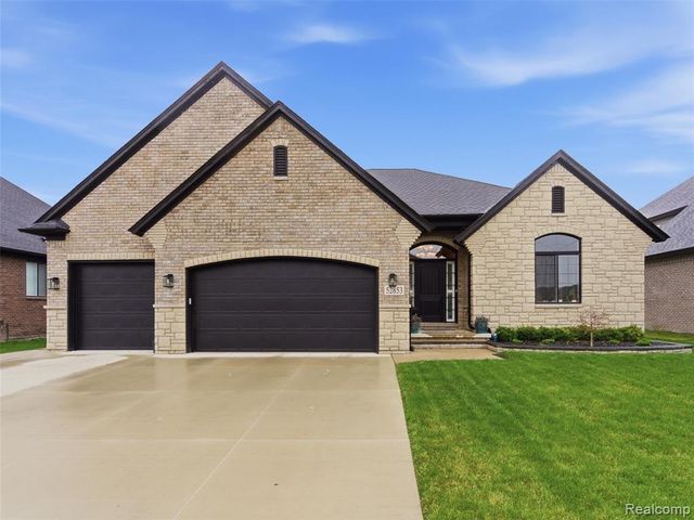 52853 Crimson Drive, Macomb, MI 48042