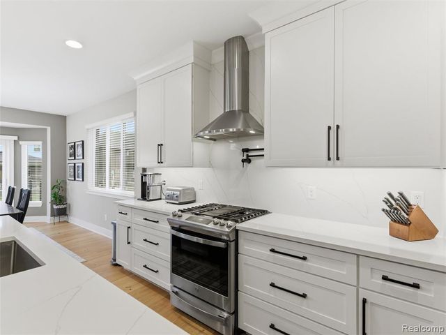 52853 Crimson Drive, Macomb, MI 48042