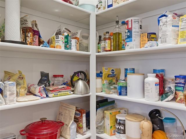 52853 Crimson Drive, Macomb, MI 48042