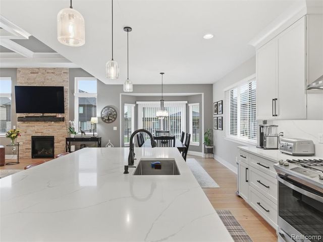 52853 Crimson Drive, Macomb, MI 48042