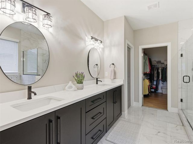 52853 Crimson Drive, Macomb, MI 48042