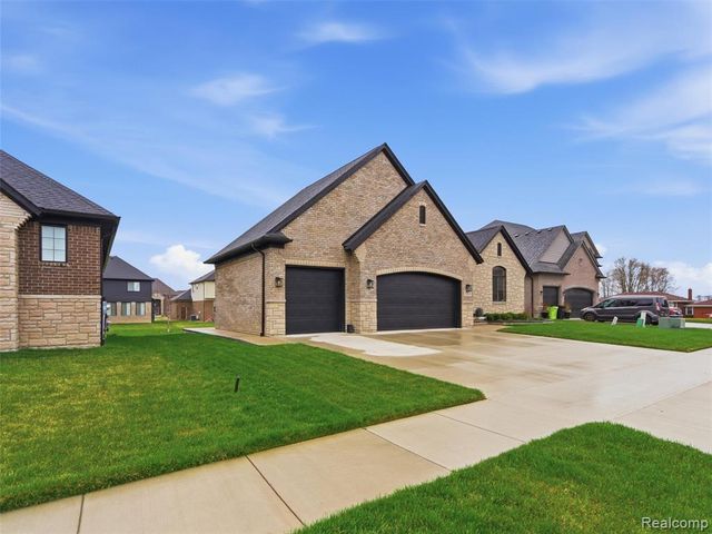 52853 Crimson Drive, Macomb, MI 48042