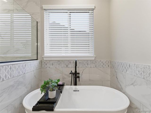 52853 Crimson Drive, Macomb, MI 48042