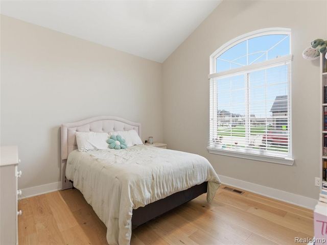 52853 Crimson Drive, Macomb, MI 48042