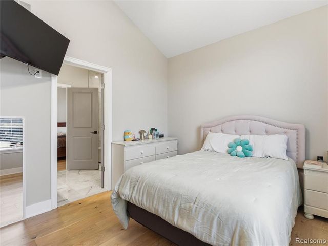 52853 Crimson Drive, Macomb, MI 48042