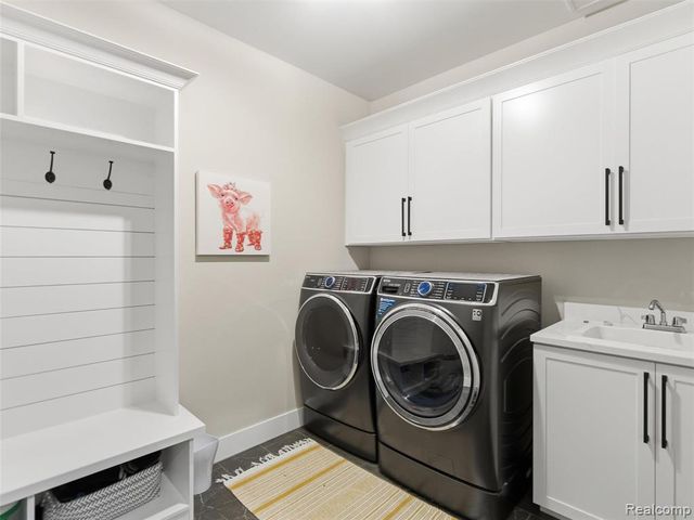 52853 Crimson Drive, Macomb, MI 48042