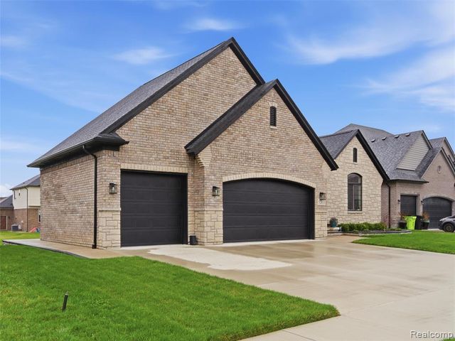 52853 Crimson Drive, Macomb, MI 48042