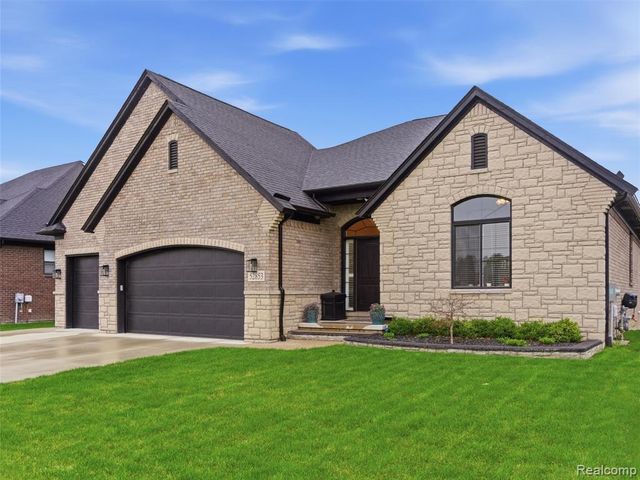 52853 Crimson Drive, Macomb, MI 48042