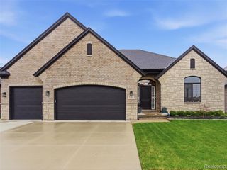 52853 Crimson Drive, Macomb, MI 48042