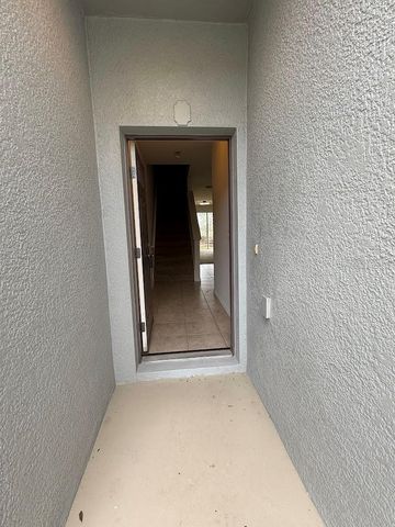 4976 WHITE SANDERLING COURT, Tampa, FL 33619