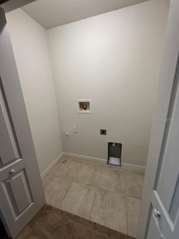 4976 WHITE SANDERLING COURT, Tampa, FL 33619