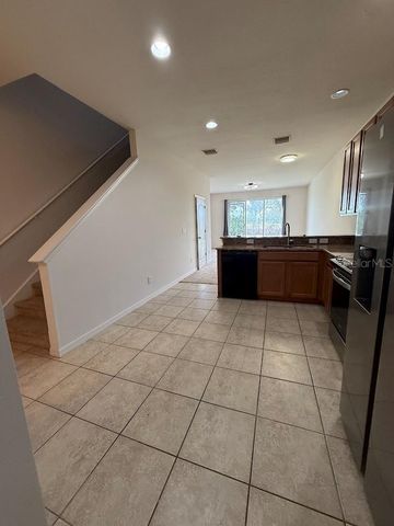 4976 WHITE SANDERLING COURT, Tampa, FL 33619