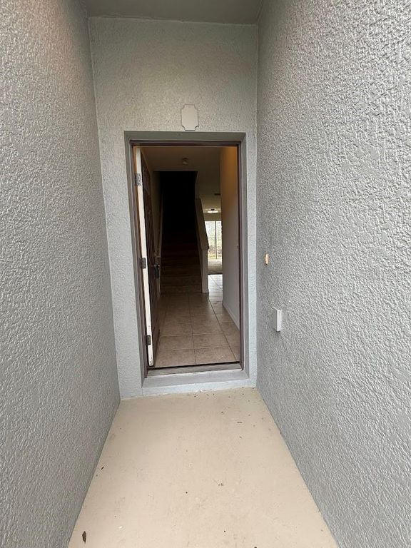 Image 2 of property listing at 4976 WHITE SANDERLING COURT, Tampa, FL 33619
