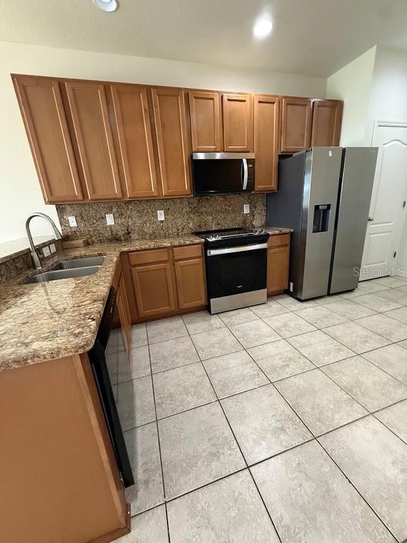 Image 5 of property listing at 4976 WHITE SANDERLING COURT, Tampa, FL 33619