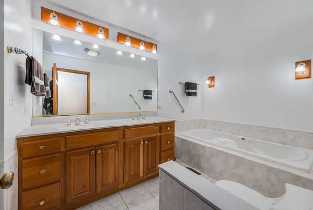 900 Ruth Drive, Elgin, IL 60123